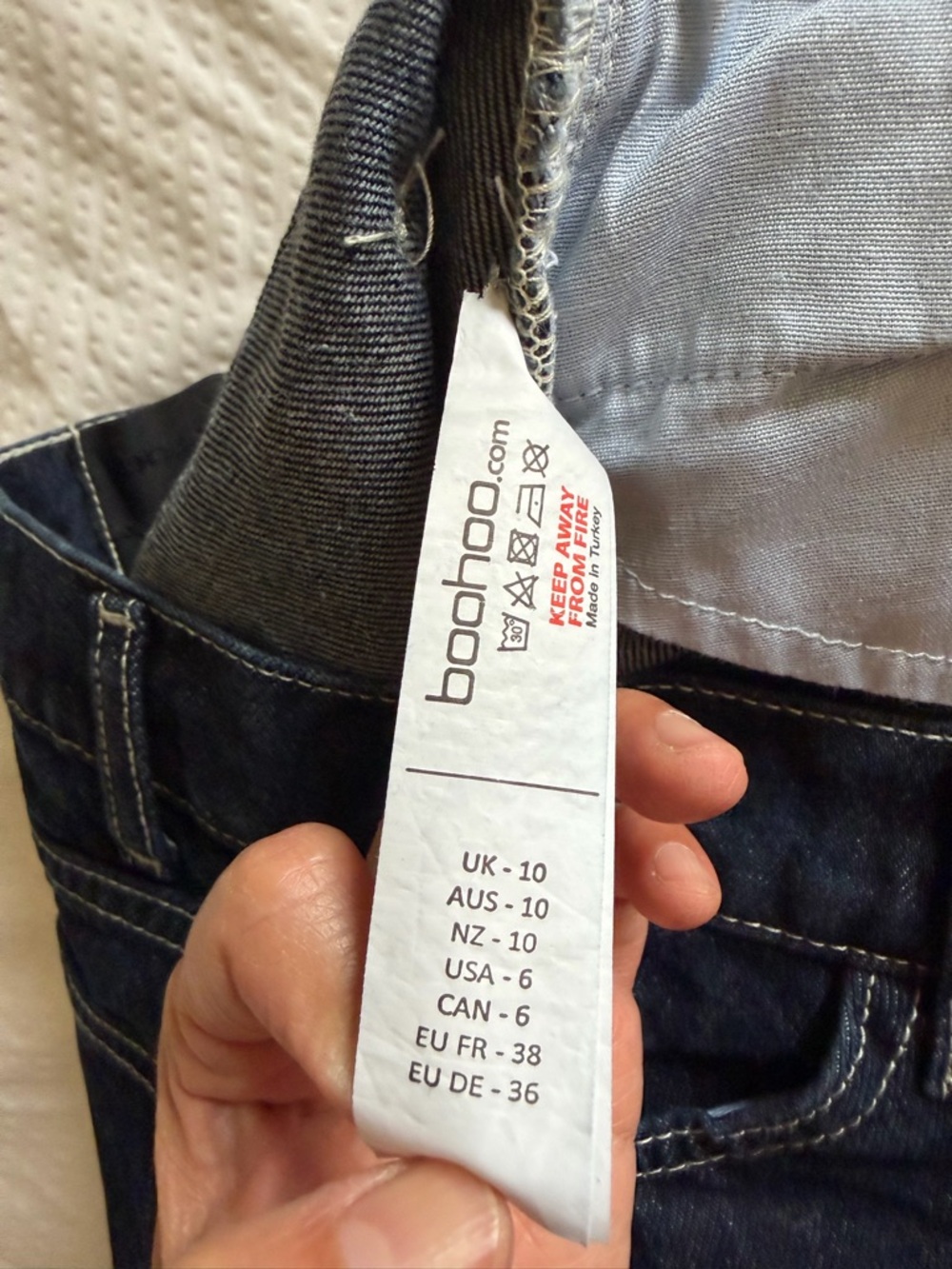Boohoo x Madison Beef Dark Wash split hem Jeans with rip knee - Picture 5 of 9